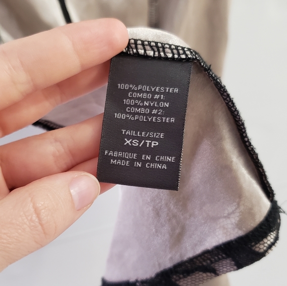 ❌SOLD❌ Suzy Shier peplum top - Picture 6 of 9